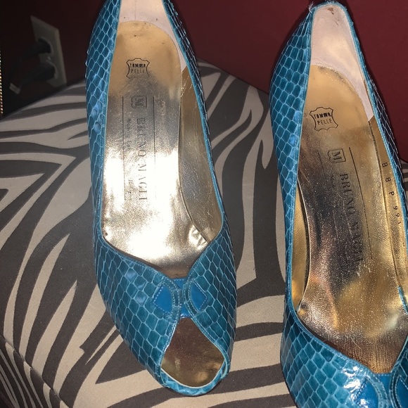 Designer BRUNO MAGLI Beautiful Snake Print peep toe heels, Size 8 - Picture 3 of 16